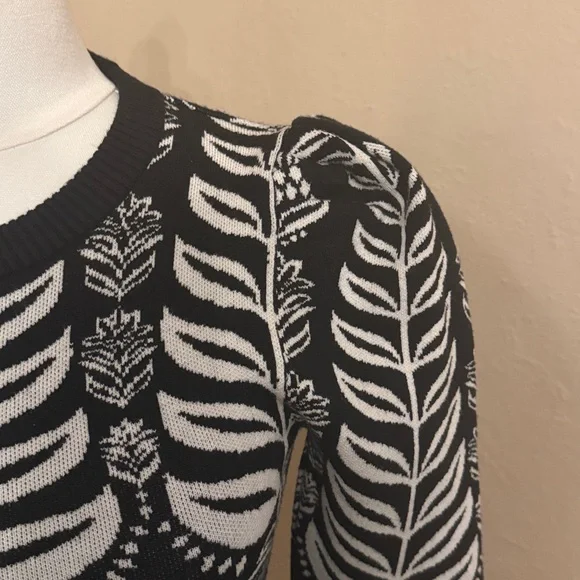 NWOT Farm Rio BLACK AINIKA TROPICAL SPLENDOR PUFF SHOULDER PO SWEATER Size XS - Picture 4 of 13